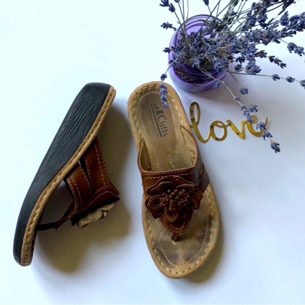 Cliffs by White Mountain Leather Carnation Slip-On Wedge Sandals Size 6
